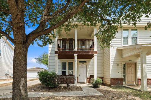 ***MOVE-IN SPECIAL: TWO WEEKS FREE***Townhome with Dual Primary Suites: Contemporary Living Near Texas A&M San Antonio – photo 1