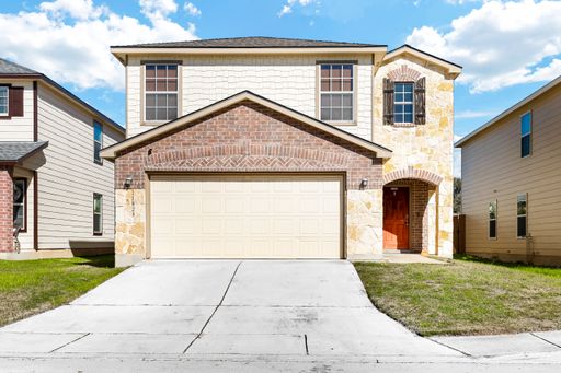 ***MOVE-IN SPECIAL: TWO WEEKS FREE***Silver Oaks 4 Bedroom with Covered Patio & Large Living Space – photo 1