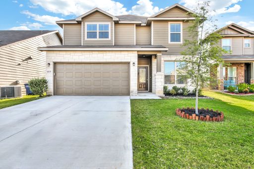 4-Bedroom Home Near Randolph AFB – photo 1