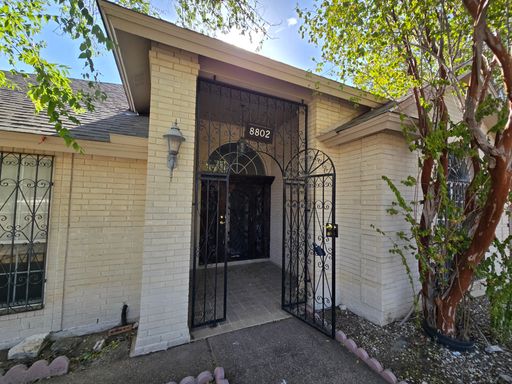 8802 Crossview Loop, Laredo, TX 78045