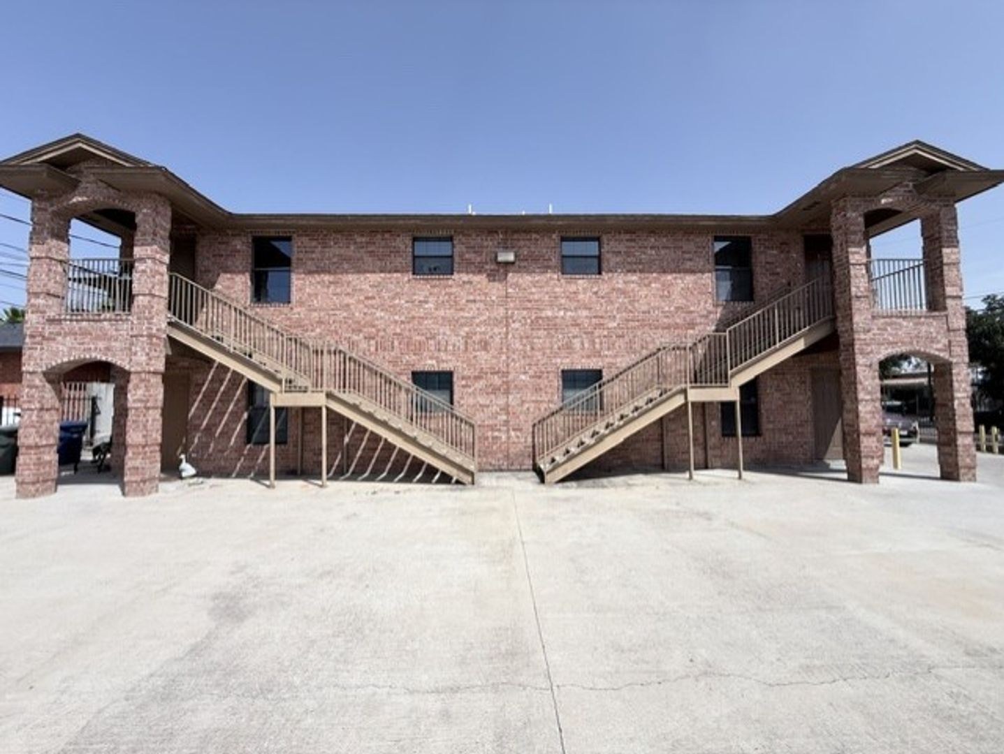 Laredo Apts. 1 of 8