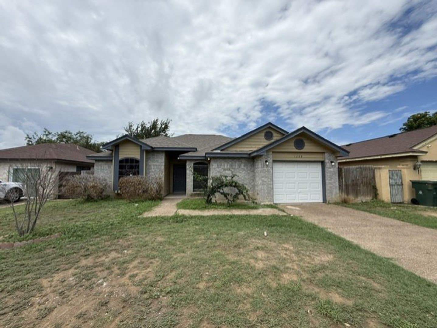 Laredo House: 1208 North Oakmont