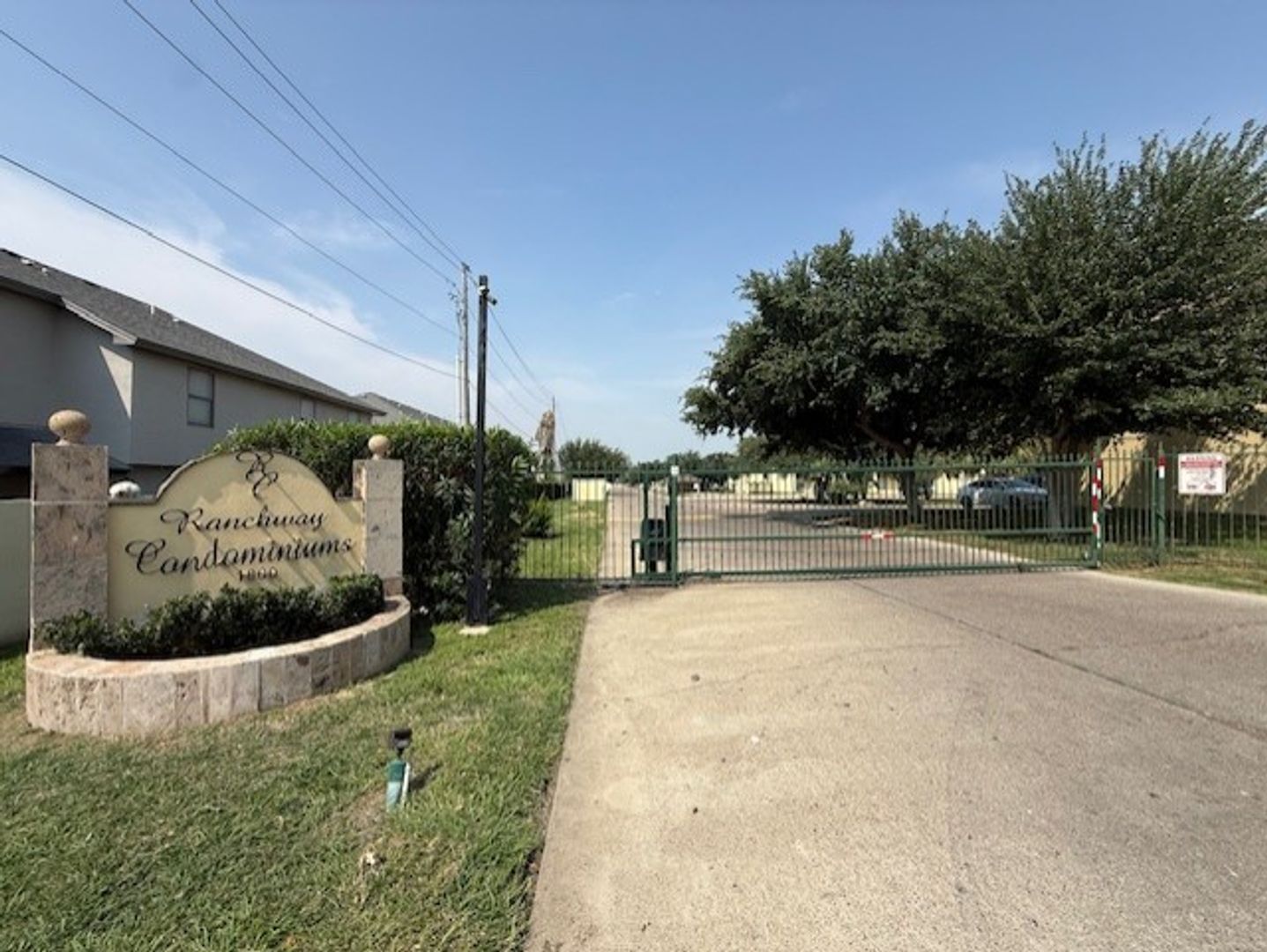 Laredo Condo: 1000 Ranchway #67