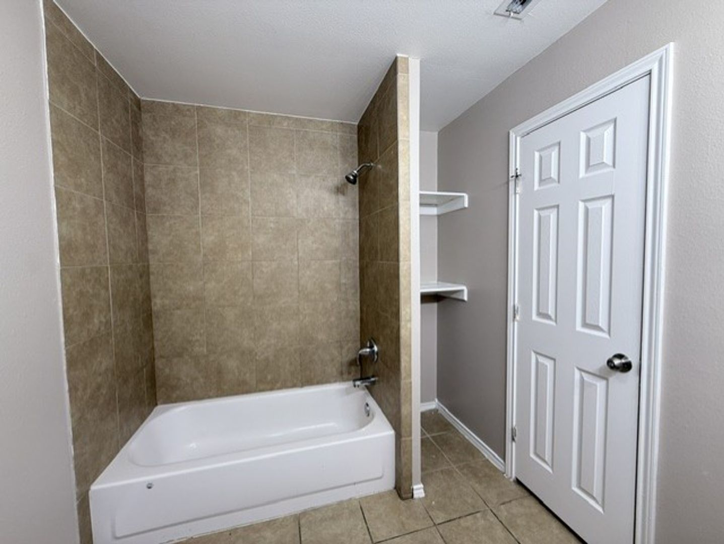 Laredo Apts. 14 of 16