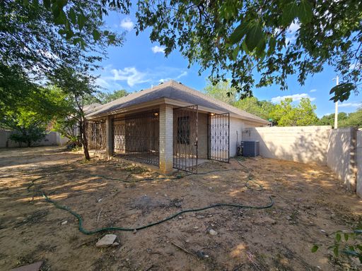 8802 Crossview Loop, Laredo, TX 78045