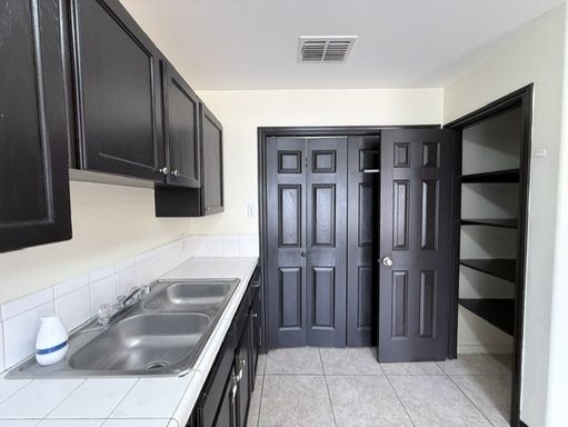 529 Norwich Lp. # 3, Laredo, TX 78045
