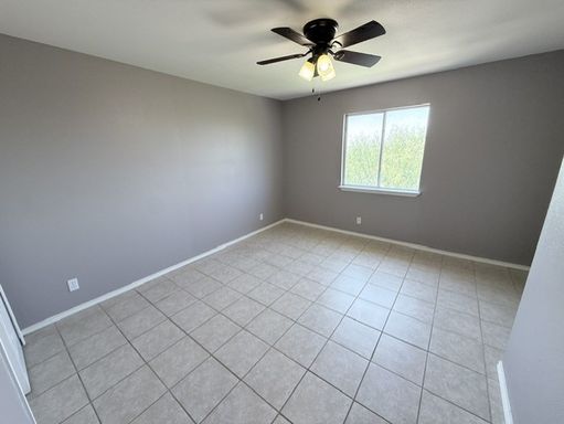 17525 Rock Port Rd, Laredo, TX 78045