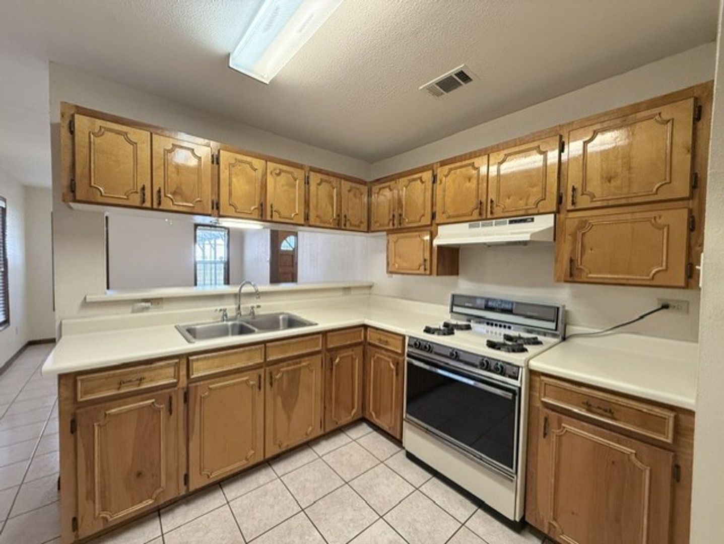 1817 E. Lyon St. 7 of 12