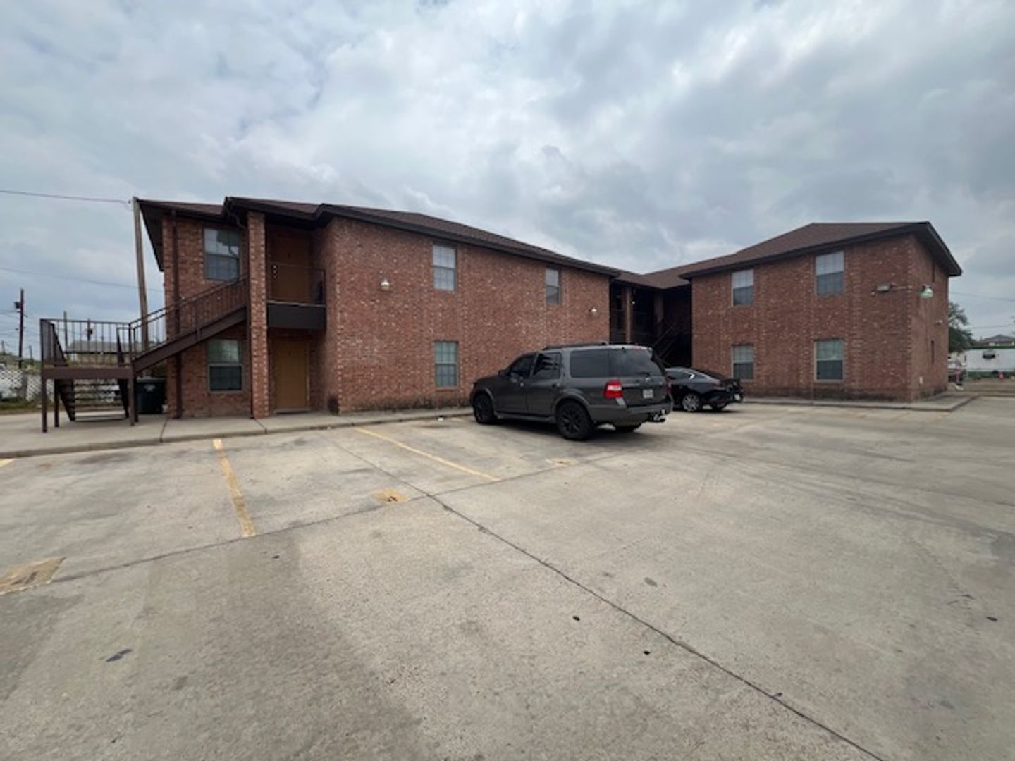 Laredo Apartment: 1001 E. Travis