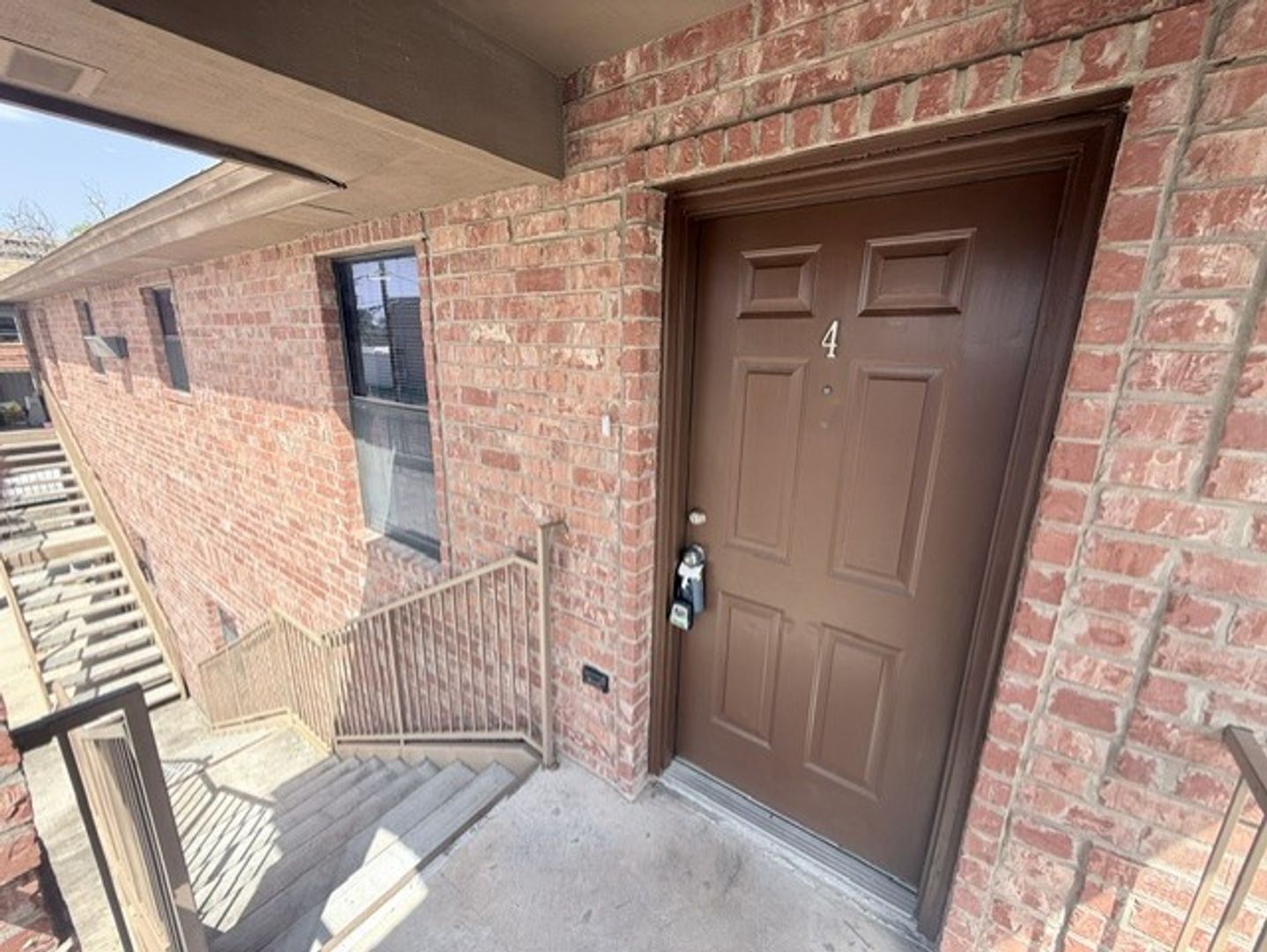 Laredo Apts. 3 of 8
