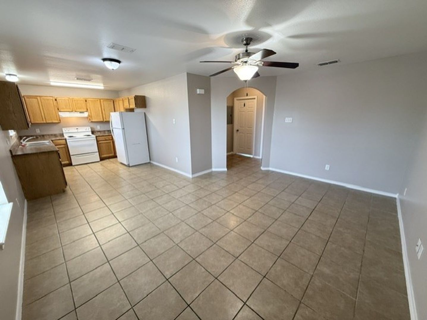 Laredo Apts. 4 of 8