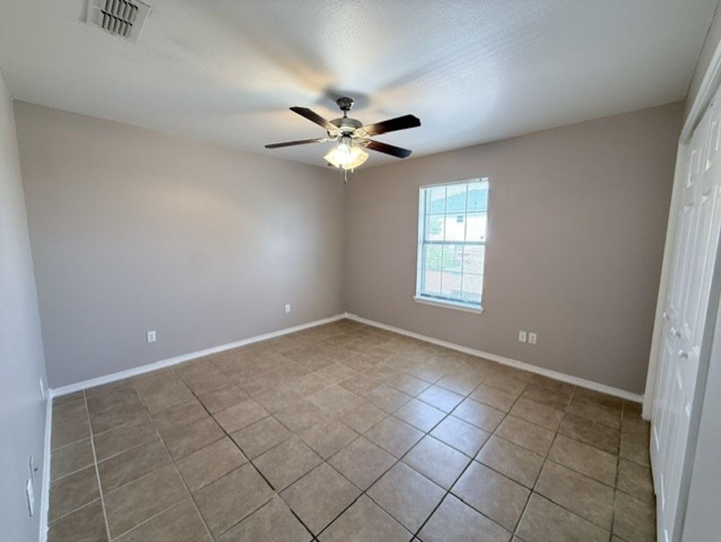 Laredo Apts. 15 of 16