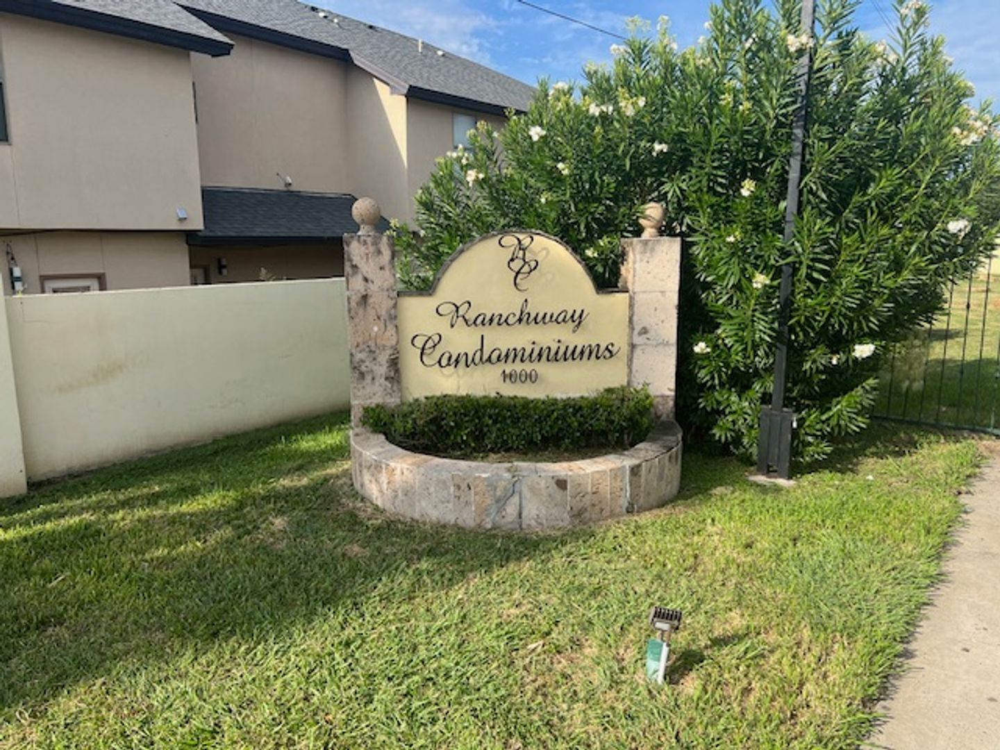 Laredo Condo: 1000 Ranchway #67