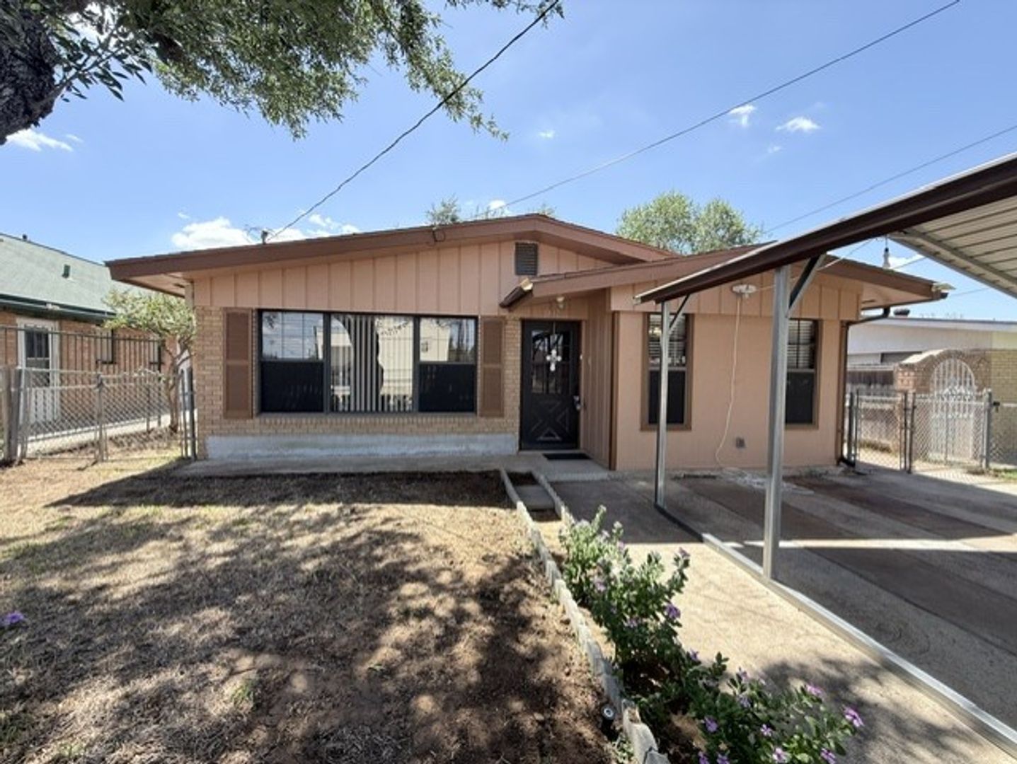 1817 E. Lyon St. 2 of 12