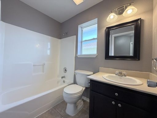 17525 Rock Port Rd, Laredo, TX 78045