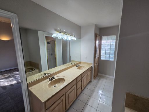 8802 Crossview Loop, Laredo, TX 78045