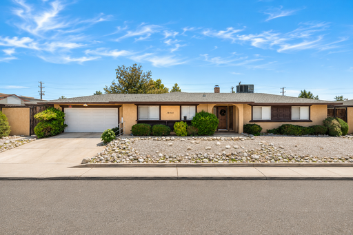 Charming 2 bedroom in Apple Valley! – photo 1