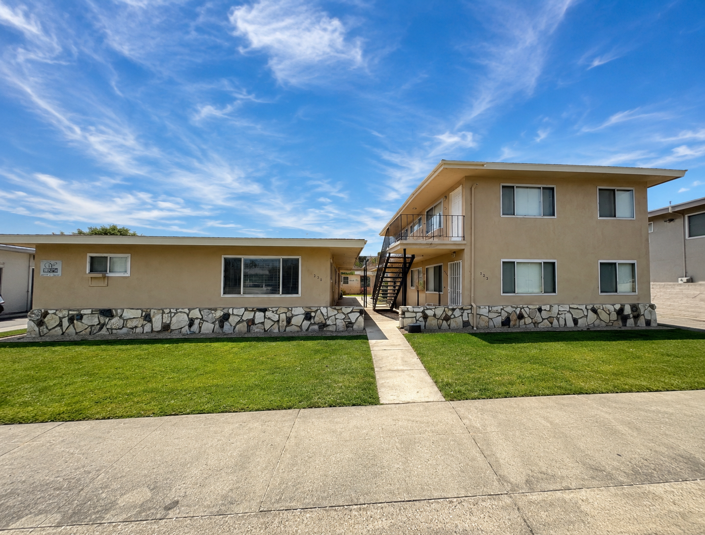 Covina Apartment: 242-256 E Navilla Pl