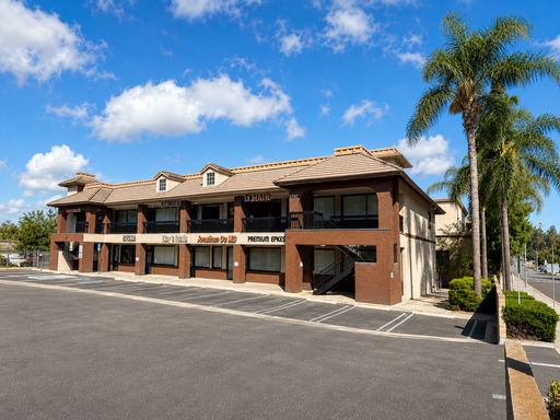 Spacious Commercial Unit in Diamond Bar!