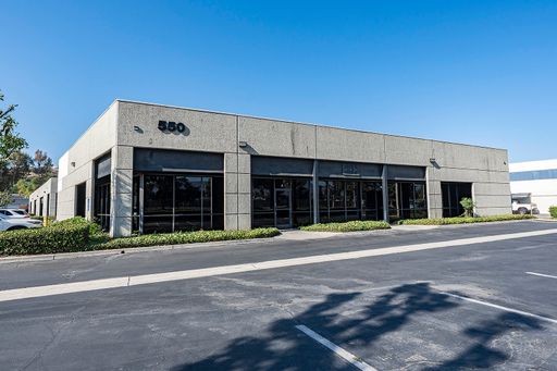 Spacious Commercial building in San Dimas!!!