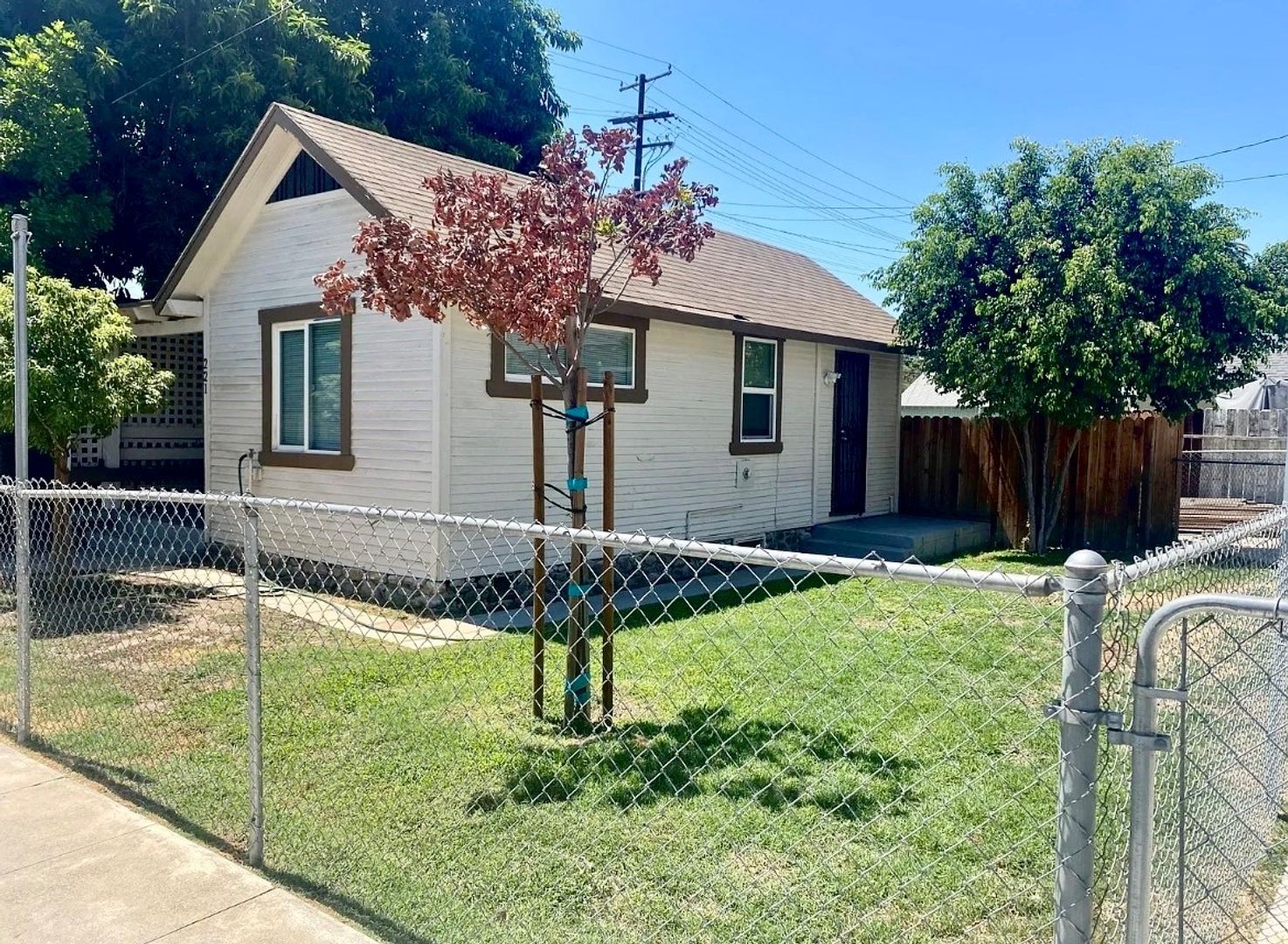 Ontario Apartment: 301 W C Street