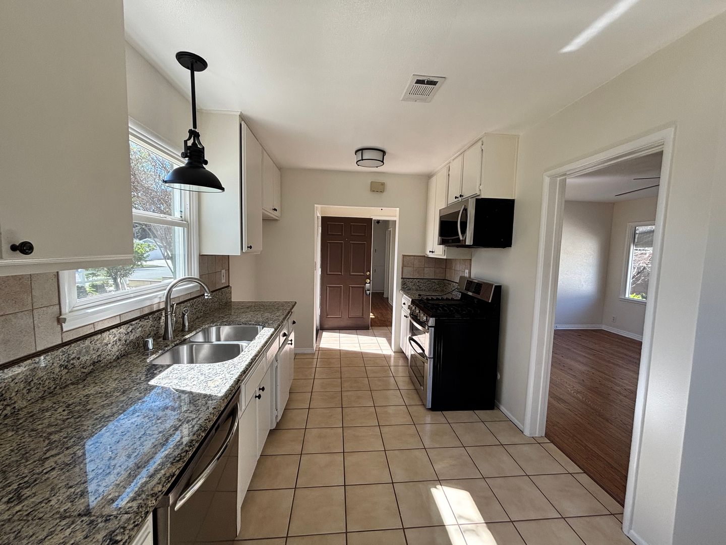 Glendora House: 661 Lochleven Street