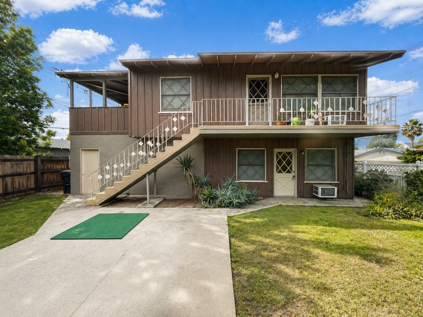 San Dimas Apartment: 118 W 3rd