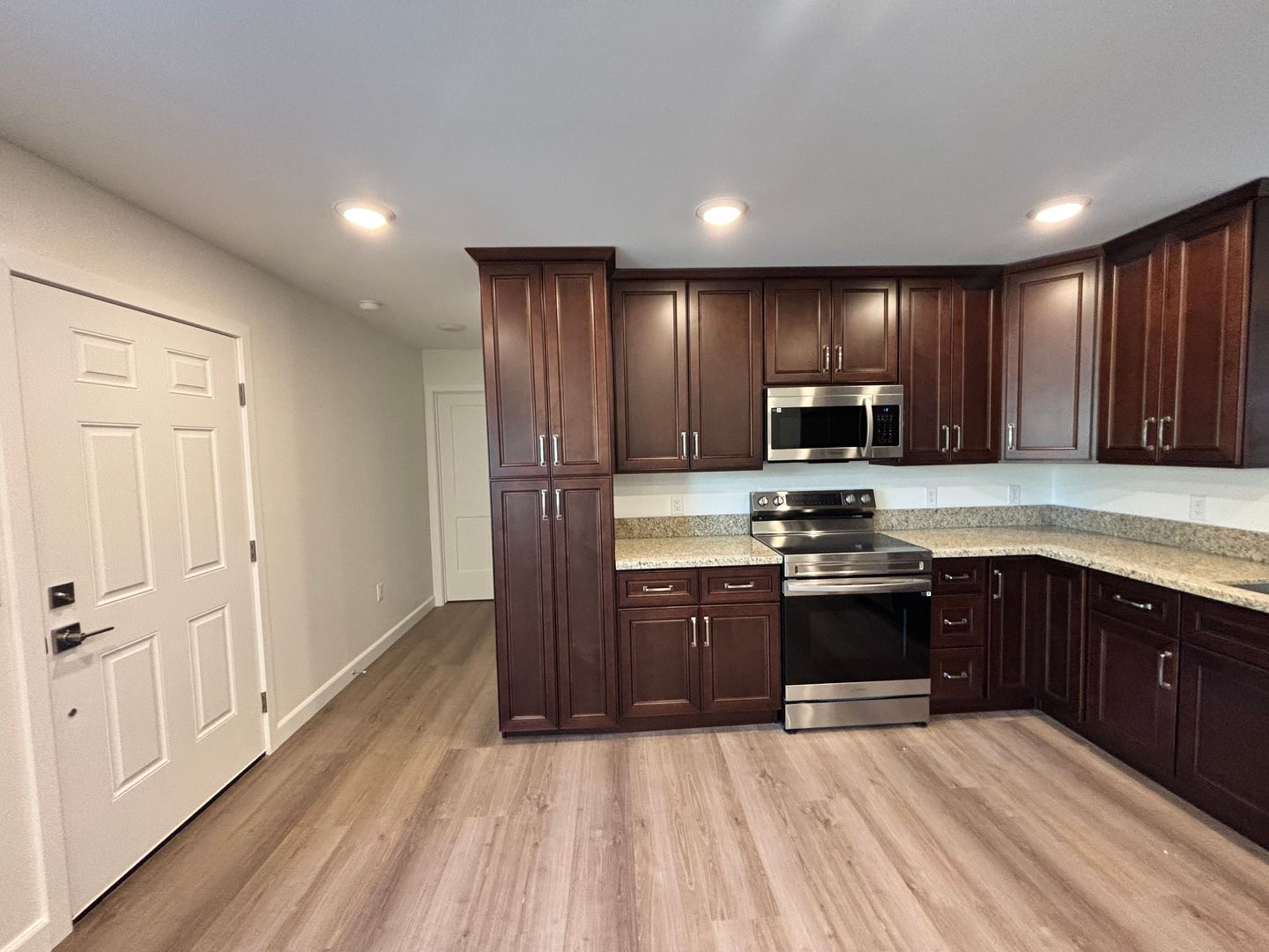 Glendora Apartment: 520 W, Route 66