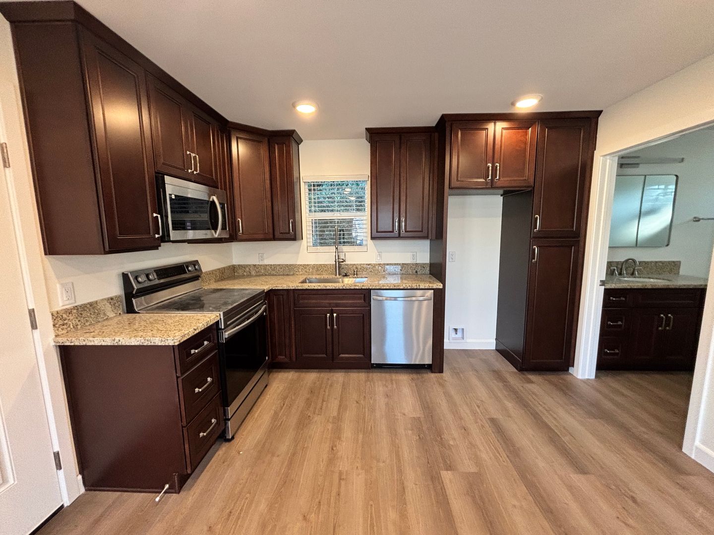 Glendora Apartment: 520 W, Route 66