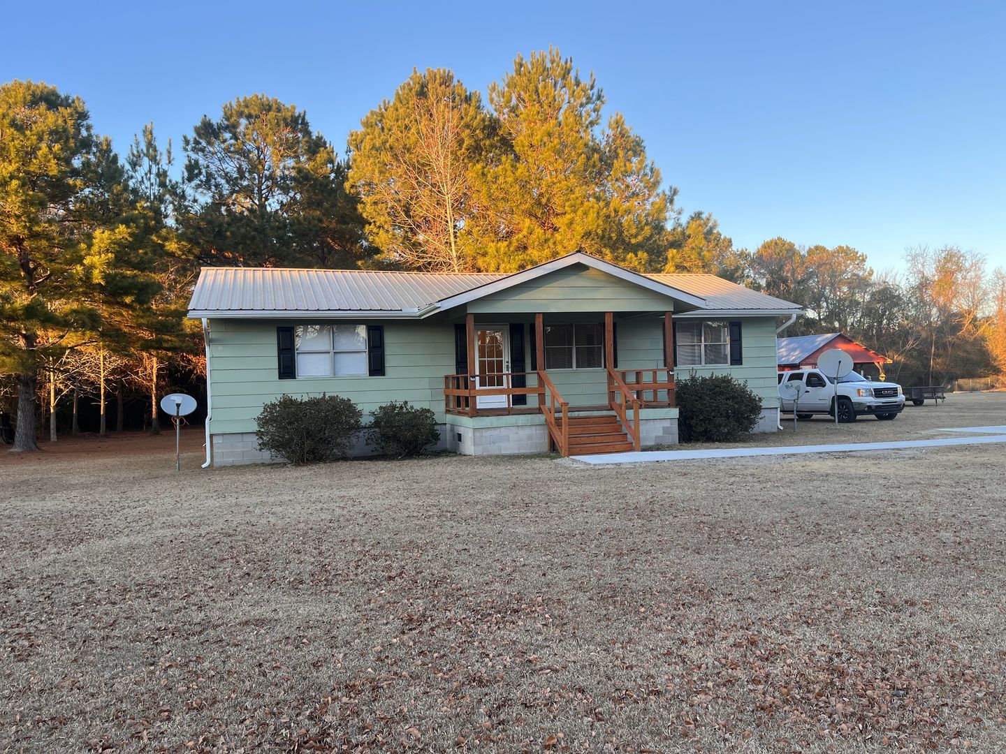 Rocky Point House: 206 West Strawberry Lane