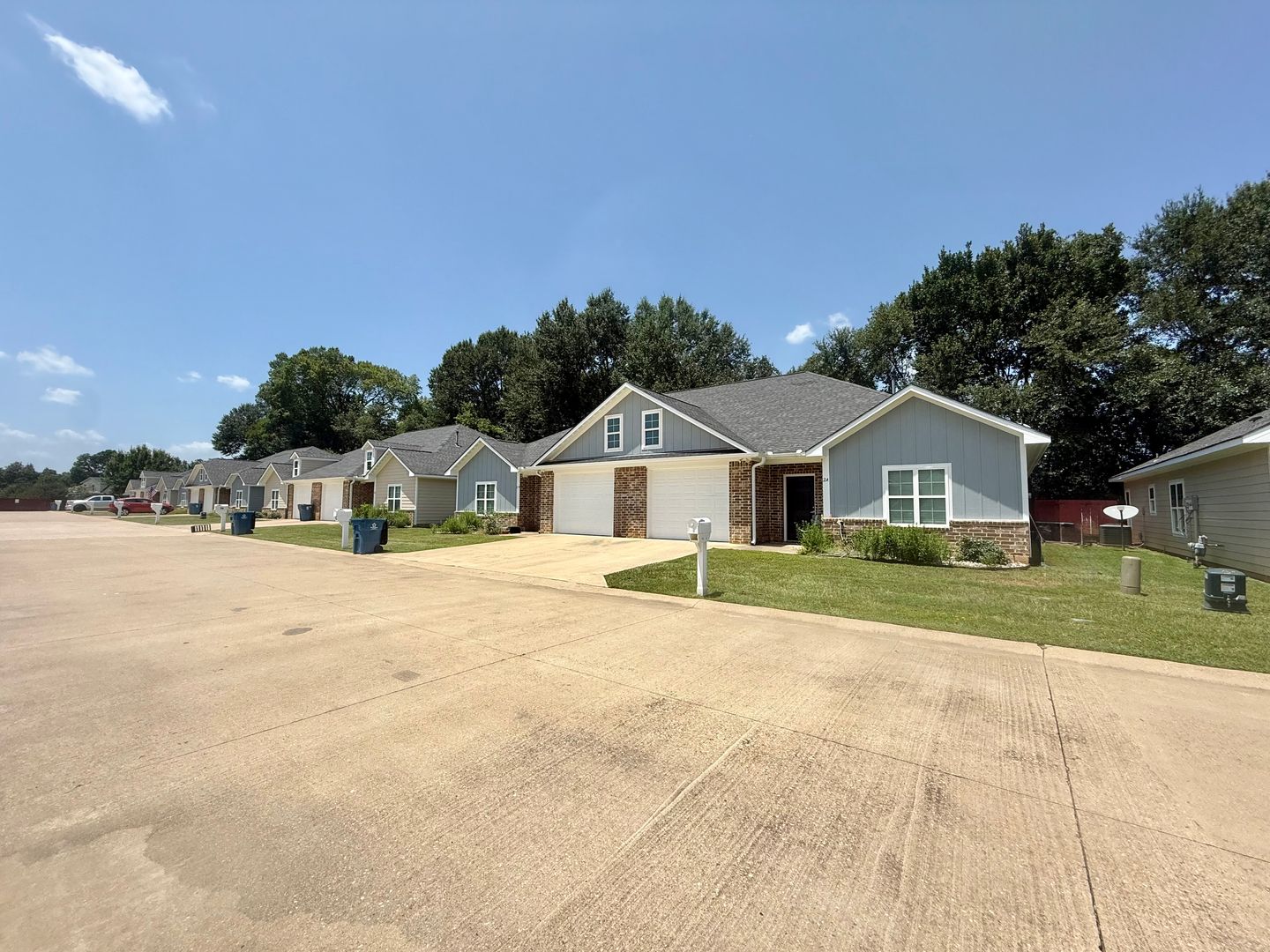 Whitehouse Multiplex: 818 St Hwy 110 S - 10B