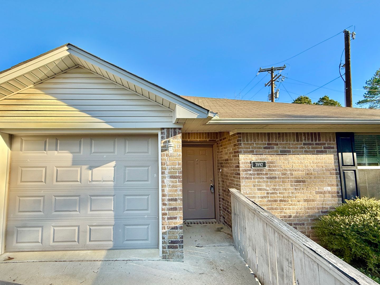 Tyler House: 3992 Duchess Dr