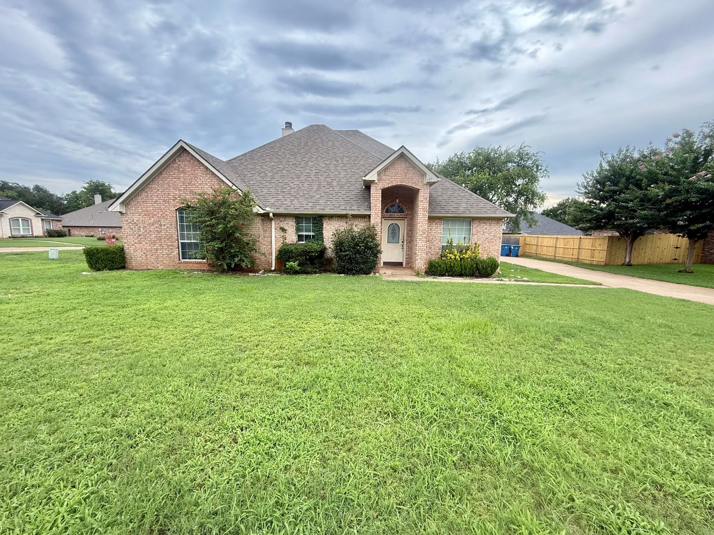 Bullard House: 601 Morningside Ln