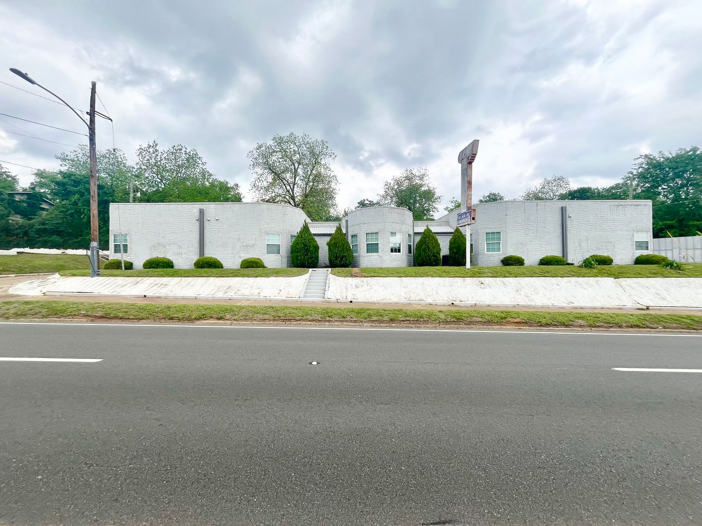 Gladewater Apartment: 700 W. Upshur Avenue