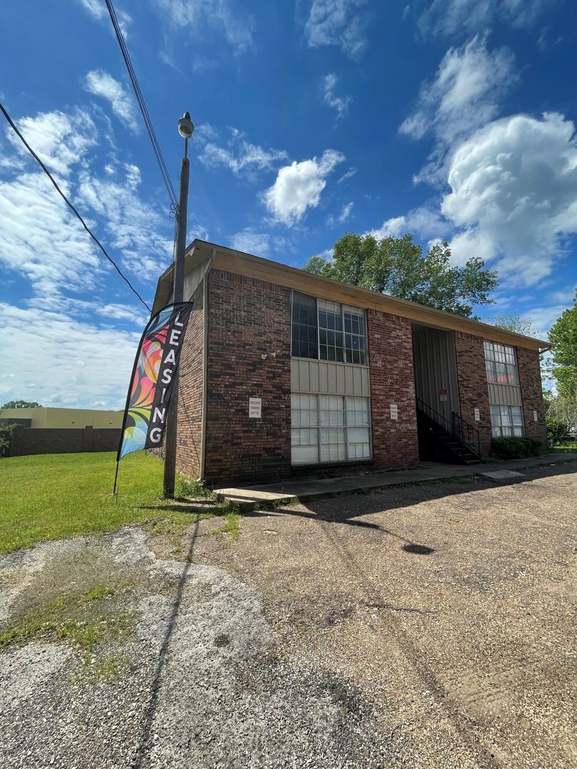 Jacksonville Apartment: 307 Canada St