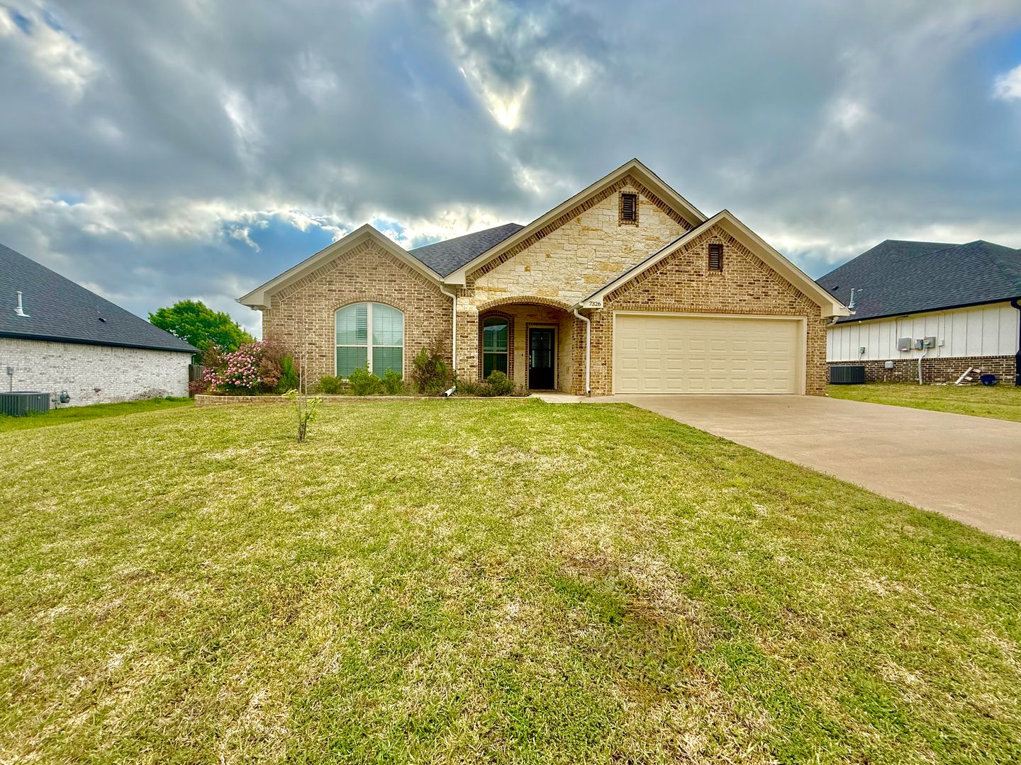 Tyler House: 7326 Harpers Ridge