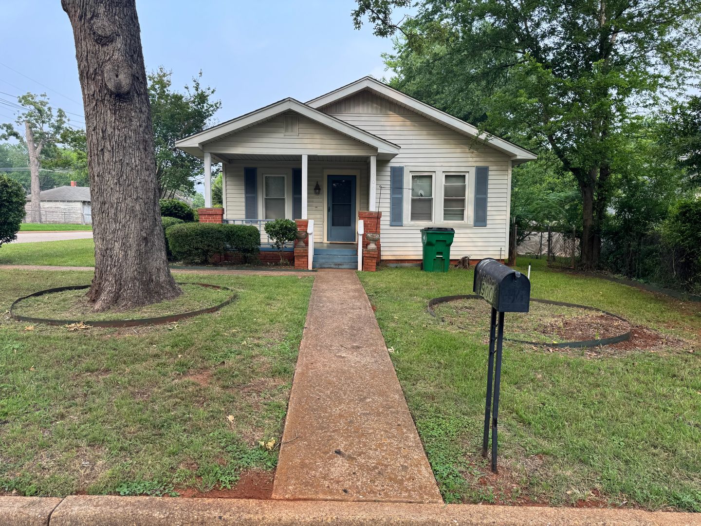 Palestine Townhome: 900 S Micheaux Ave
