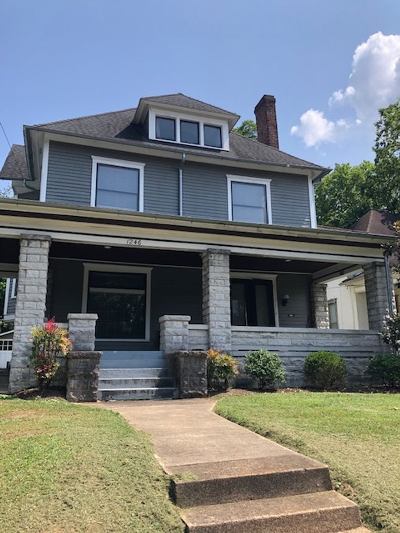 Bowling Green House: 1246 Chestnut Street