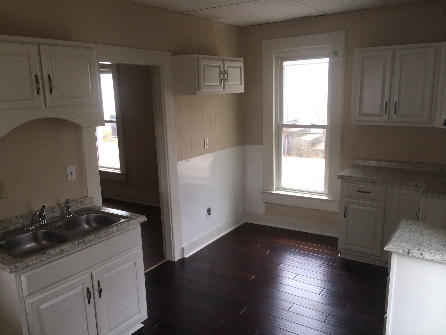 Bowling Green Apartment: 848 East 11th Avenue