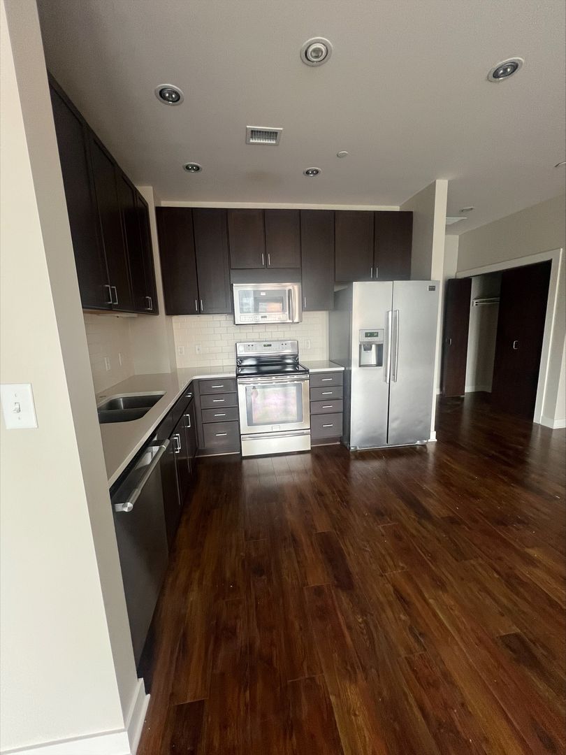 Lincoln Apartment: 600 Q Street