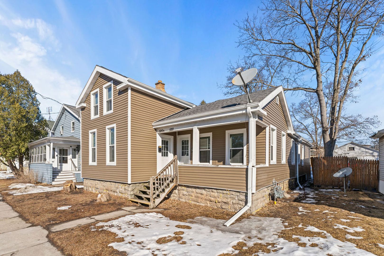 Oshkosh Apartment: 520 Ceape Ave