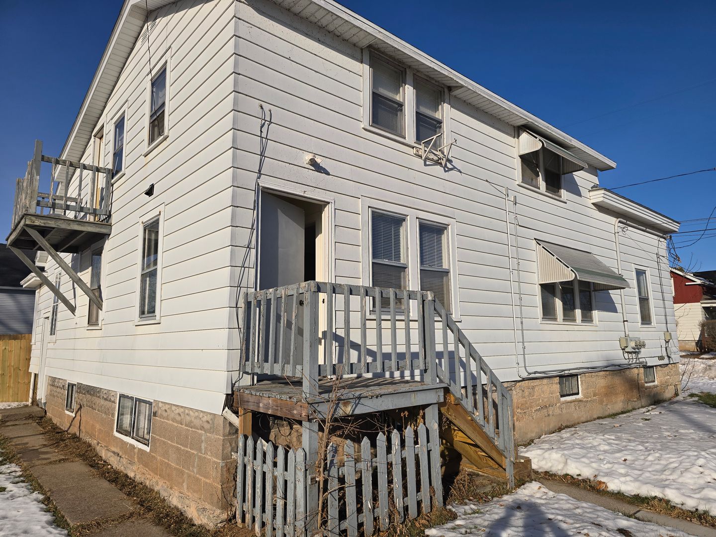 Oshkosh Apartment: 503 West 5th Avenue