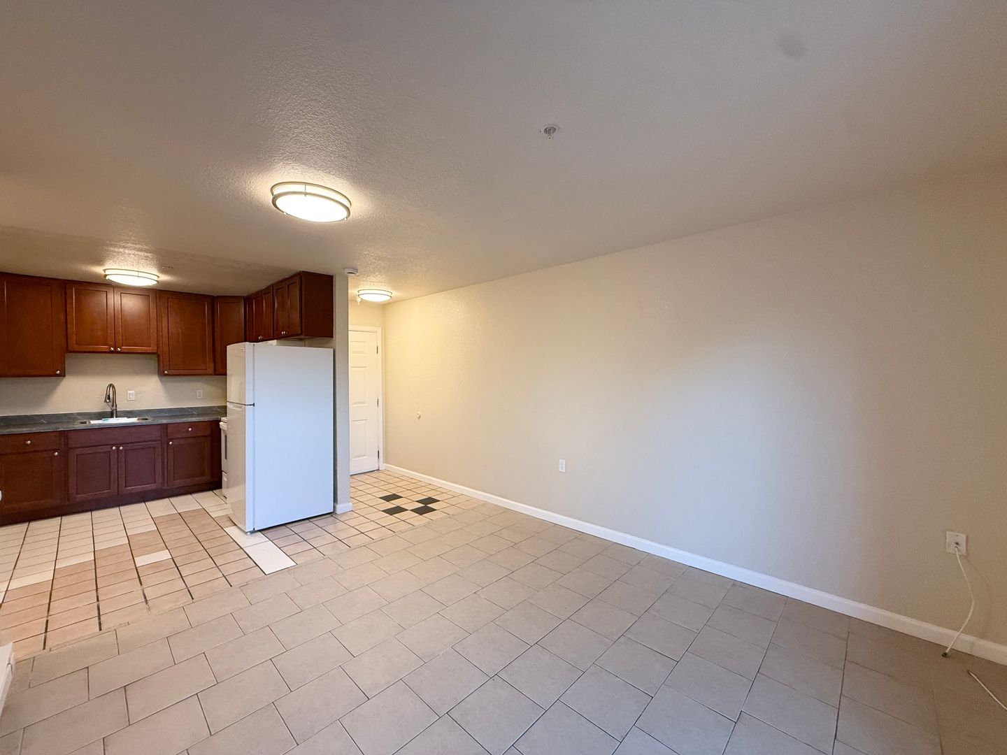 Hayward Apartment: 29371 Dixon St