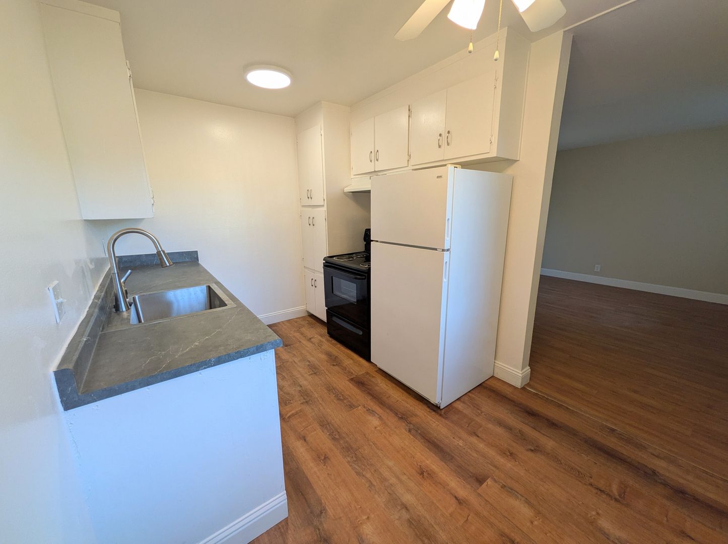 Sunnyvale Apartment: 524 E Maude Ave