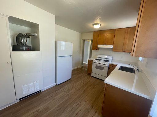 Fully Updated 2BR / 1BA in family Community! New Kitchen, Flooring & More! Last month free!! – photo 1