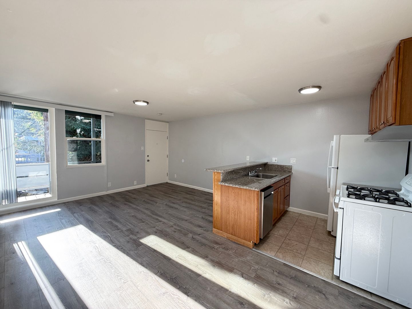 Oakland Apartment: 2530 35th Avenue