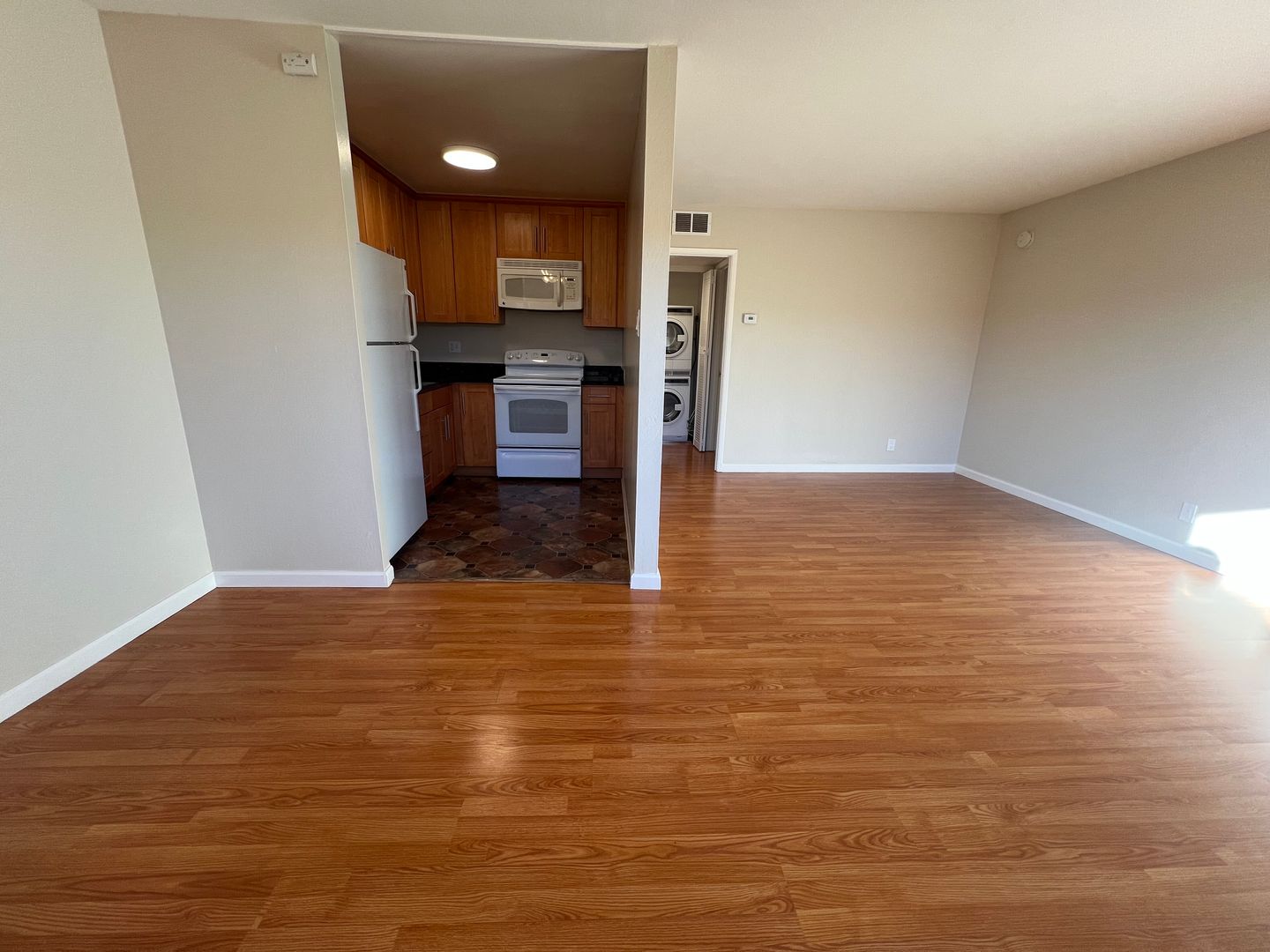 Belmont Apartment: 1100 & 1114 Village Dr