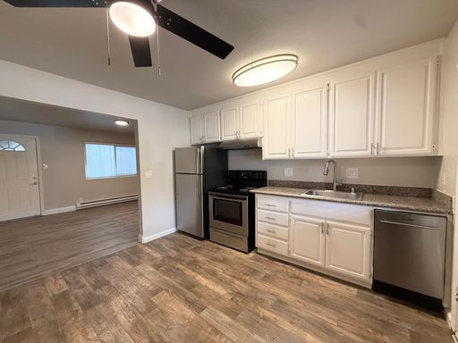 Modern 2 Bd/ 1 Ba located in a Gated Community! Balcony, Parking, & On-site dog run! – photo 1
