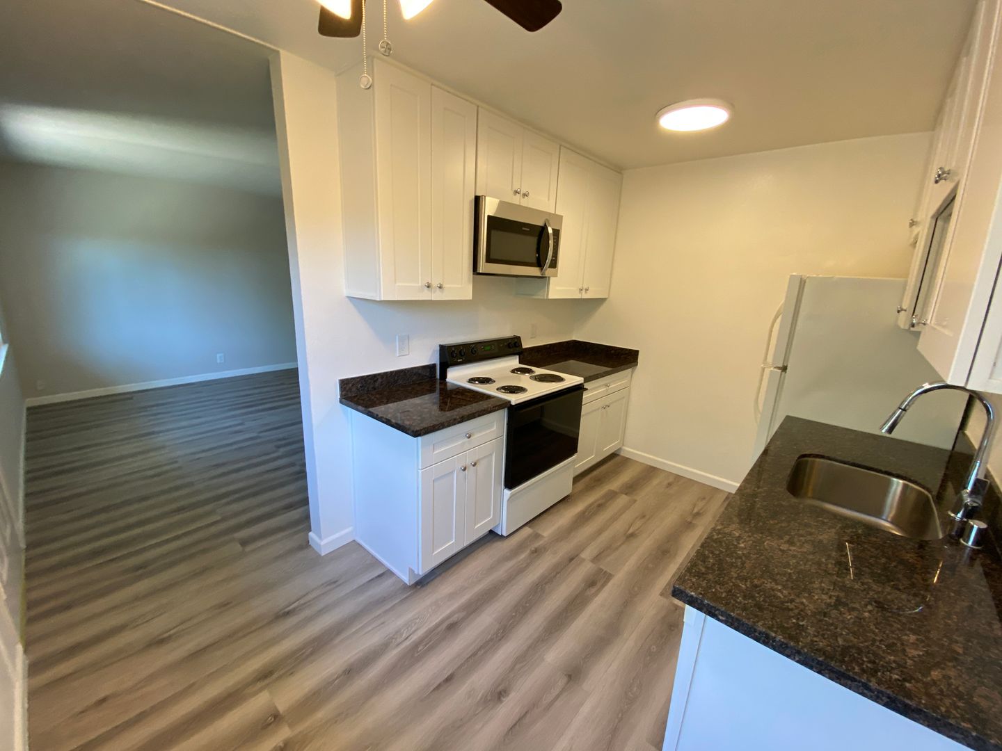Sunnyvale Apartment: 524 E Maude Ave
