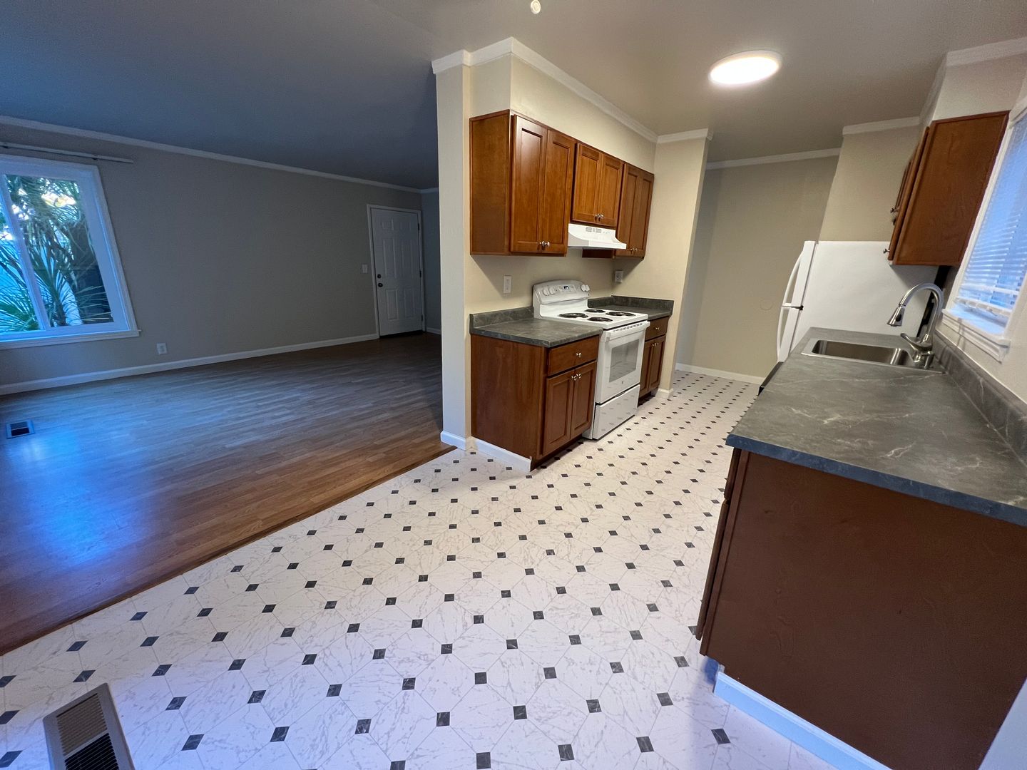 Redwood City Apartment: 3530-3550 Farm Hill Blvd